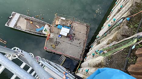 Mit diesem Boot ist der Fischer im Einsatz.