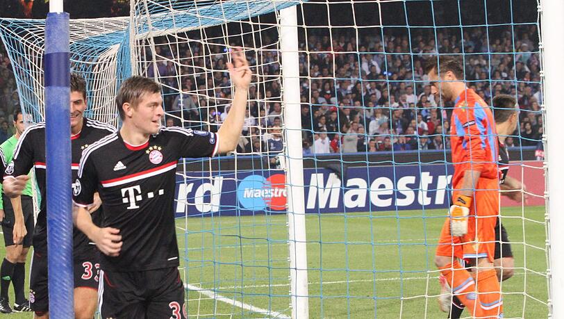 Sin Blitztor nach 99 Sekunden brachte die Bayern gegen Neapel in Führung: Toni Kroos.