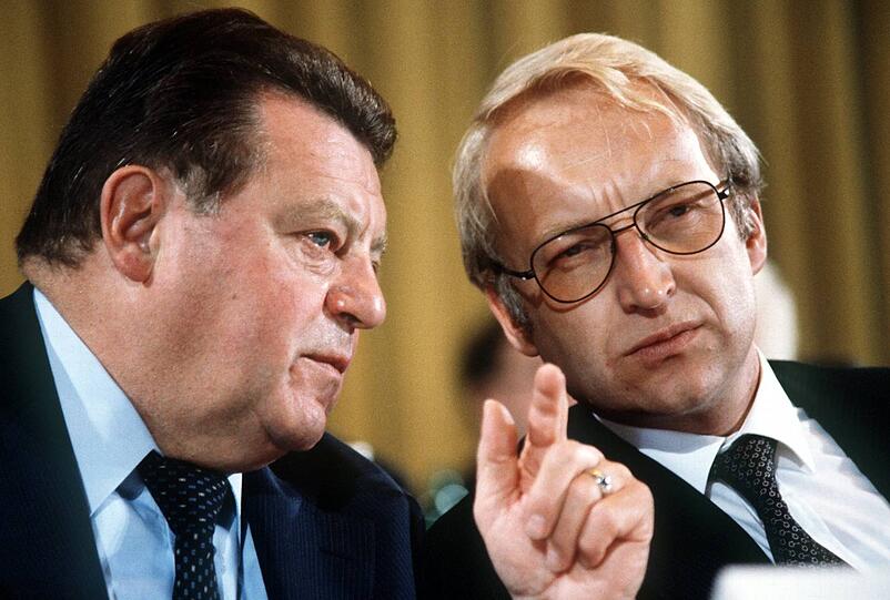 Der Lehrmeister und sein politischer Ziehsohn: Franz Josef Strauß und Edmund Stoiber beim CSU-Parteitag 1979 in München.