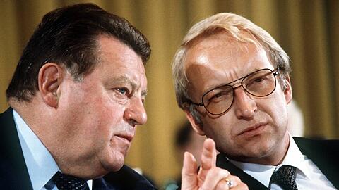 Der Lehrmeister und sein politischer Ziehsohn: Franz Josef Strauß und Edmund Stoiber beim CSU-Parteitag 1979 in München.