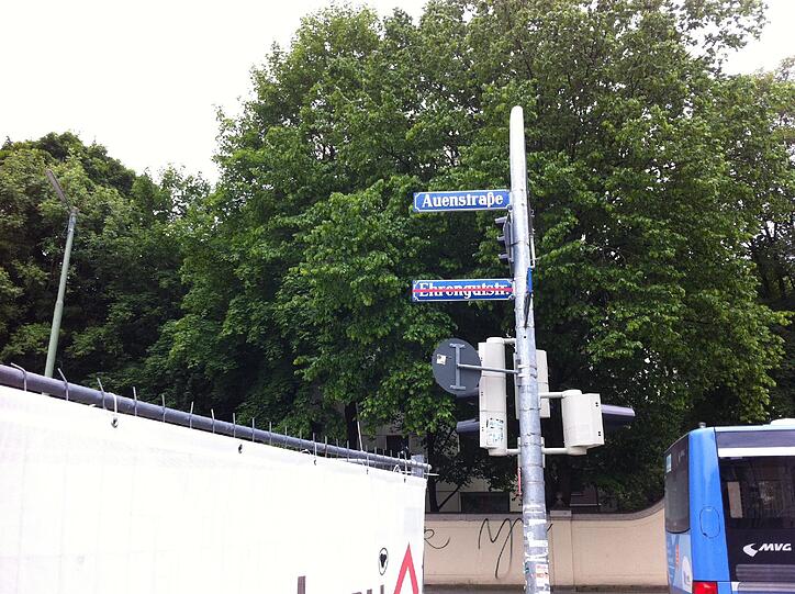 Die Bushaltestelle an der Ehrengutstraße soll barrierefrei werden.