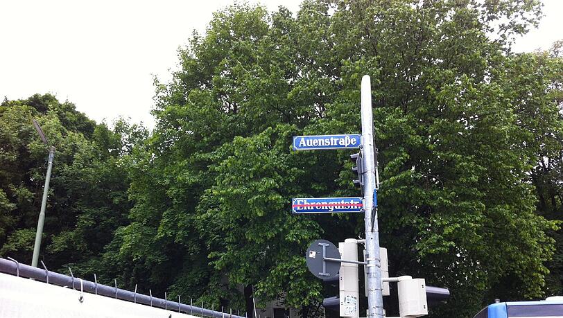 Die Bushaltestelle an der Ehrengutstraße soll barrierefrei werden. Die Bushaltestelle an der Ehrengutstraße soll barrierefrei werden.