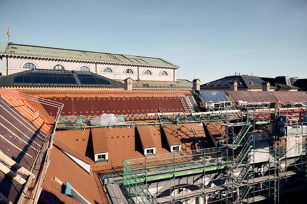 Blick in Richtung Nationaltheater: Das Muster auf der Dachfläche ist gut zu erkennen.