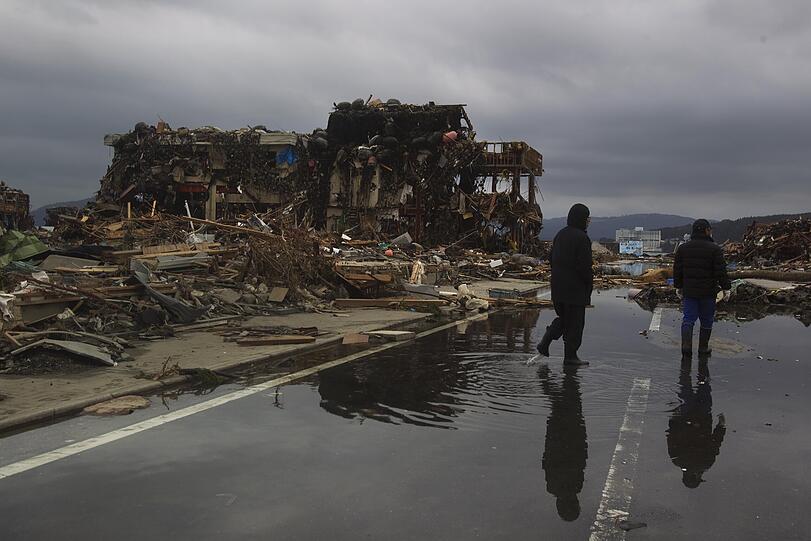 Japan: Erdbeben, Tsunami, Angst vor Atom-Gau - ein Land liegt in Trümmern. Die Bilder