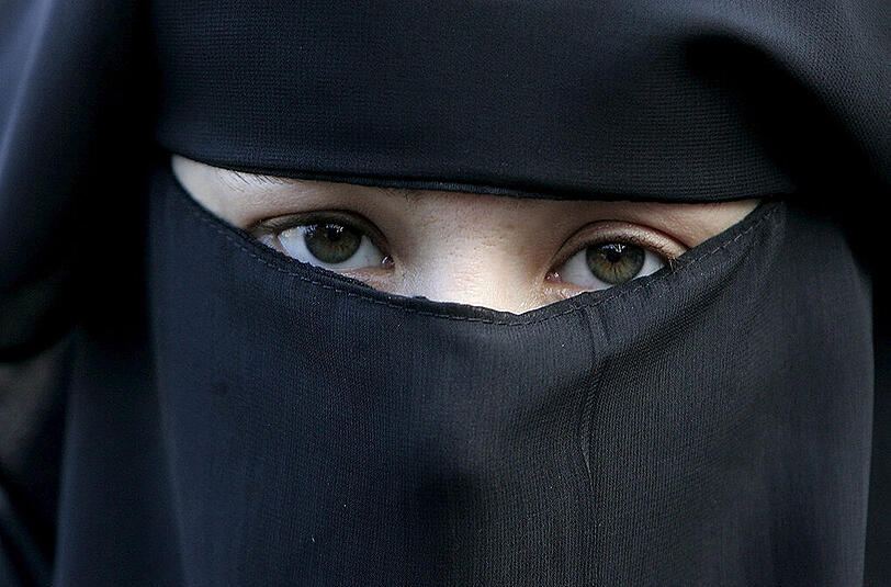 Die Weigerung einer Muslimin, vor Gericht ihren Schleier abzunehmen, sorgte deutschlandweit für Schlagzeilen. Nun verspricht ihr Anwalt, dass seine Mandantin den Niqab ablegt.