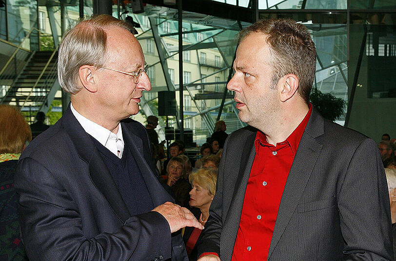 Michael Kumpfmüller (re.), hier mit Klaus Staeck.