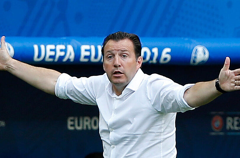 Belgiens Trainer Marc Wilmots mag es nicht, wenn seine Spieler beim Essen in ihre Smartphones starren.