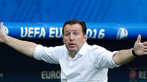 Belgiens Trainer Marc Wilmots mag es nicht, wenn seine Spieler beim Essen in ihre Smartphones starren.