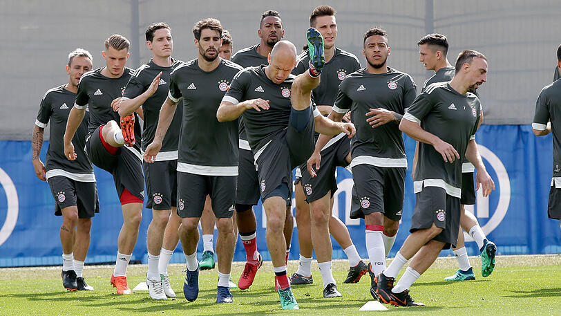 Die Bayern beim Abschlusstraining am Dienstag vor dem Kracher gegen Real Madrid. Klicken Sie sich durch die Bilder.