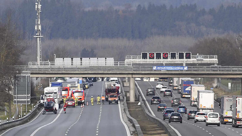 Nach dem Unfall auf der A9 staute sich der Verkehr kilometerlang.
