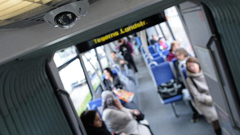 In der Trambahn belästigte der 27-Jährige eine Mutter mit ihren Kindern. In der Trambahn belästigte der 27-Jährige eine Mutter mit ihren Kindern.