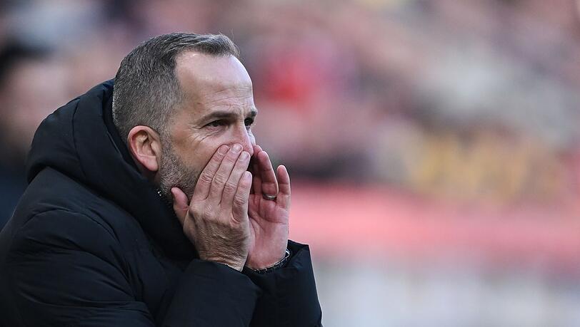 Macht den Video-Assistenten mitverantwortlich f&uuml;r die Niederlage in Mainz: Augsburgs Trainer Manuel Baum.