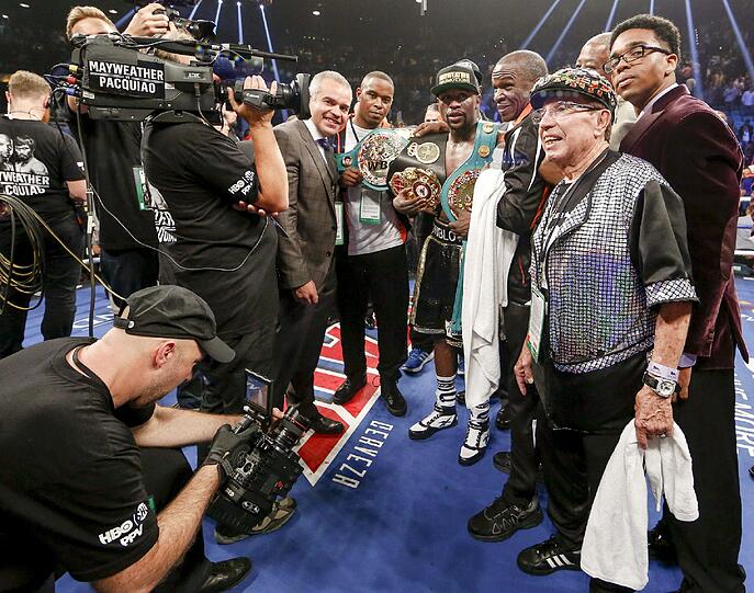 Floyd Mayweather hat den Angriff von Manny Pacquiao im Rekord-Boxkampf erfolgreich abgewehrt und bleibt auch in seinem 48. Profi-Duell ungeschlagen. Der Fight in Bildern.