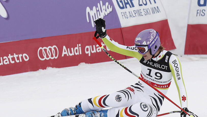 Vollkommen entkräftet: Deutschlands Ski-Superstar Maria Riesch, die an einem grippalen Infekt leidet, kam in der Kombination nur auf Platz 11. Vollkommen entkräftet: Deutschlands Ski-Superstar Maria Riesch, die an einem grippalen Infekt leidet, kam in der Kombination nur auf Platz 11.