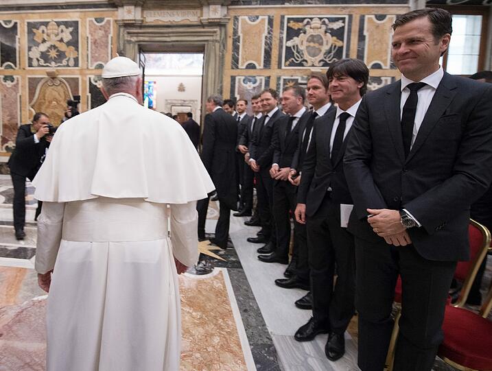 Die deutsche Nationalmannschaft bei der Privataudienz bei Papst Franziskus im Vatikan.