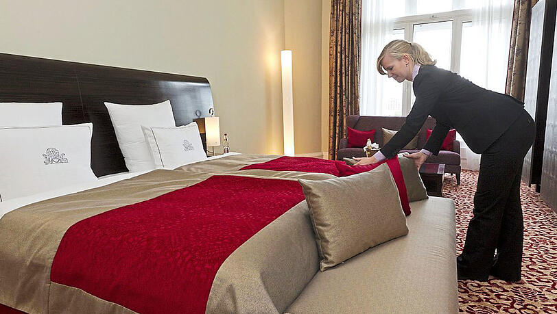 Solch ein Zimmer wird noch immer happig kosten. Generell sind die Preise für ein Hotelbett zur Wiesn-Zeit aber gefallen. Solch ein Zimmer wird noch immer happig kosten. Generell sind die Preise für ein Hotelbett zur Wiesn-Zeit aber gefallen.