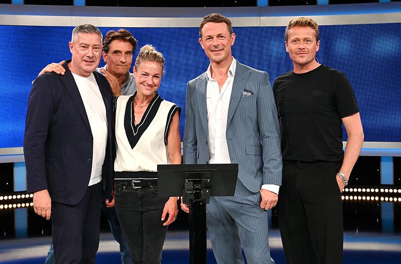 Es kommt auch auf eine starke Team-Leistung an (von links): Joachim Llambi, Oliver Mommsen, Rhea Harder-Vennewald, Moderator Alexander Bommes und Roman Knizka. Es kommt auch auf eine starke Team-Leistung an (von links): Joachim Llambi, Oliver Mommsen, Rhea Harder-Vennewald, Moderator Alexander Bommes und Roman Knizka.