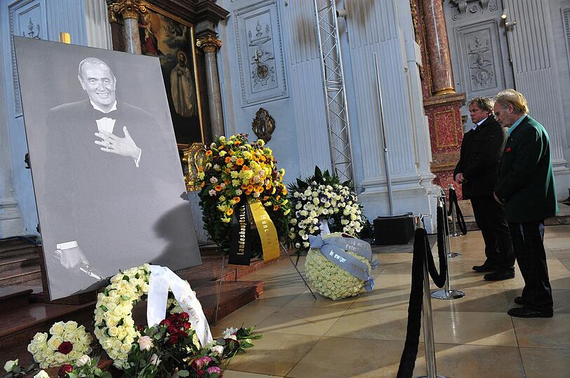 In der Kirche ein Bild des verstorbenen Bernd Eichingers