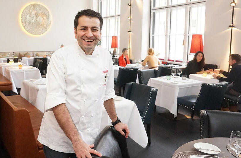 Ali Güngörmüs wurde zum &bdquo;Restaurateur des Jahres&ldquo; gewählt. Nach seinem Restaurant in Hamburg (Le Canard Nouveau) hat er in München das Pageou eröffnet.