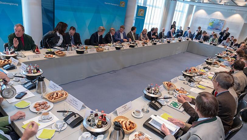Der letzte Runde Tisch in der Staatskanzlei unter Leitung von Ministerpräsident Markus Söder.