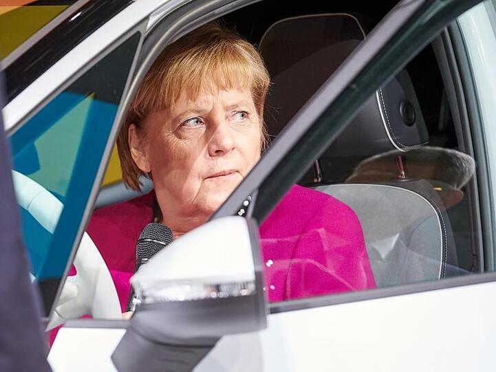 Merkel: "Wir können das schaffen, als Deutschland vorne mit dabei zu sein."