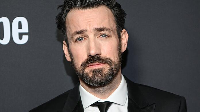 Jan K&ouml;ppen darf auch 2026 das Dschungelcamp moderieren.