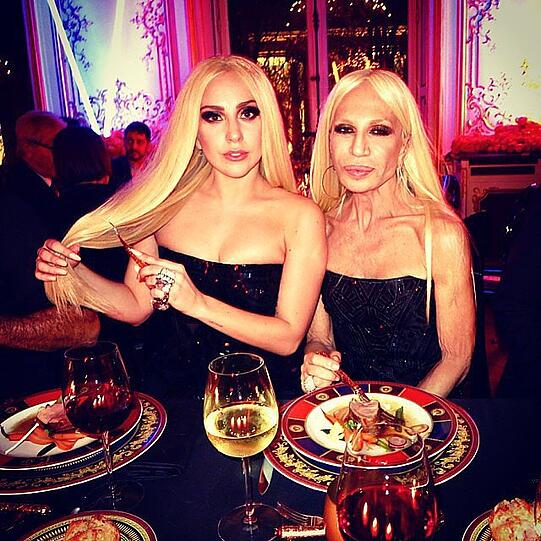 Zwillinge? Lady Gaga und Designerin Donatella Versace