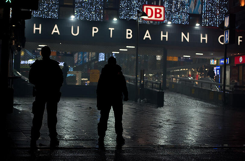Aufgrund der Terror-Warnung wurde der Hauptbahnhof evakuiert und abgeriegelt.