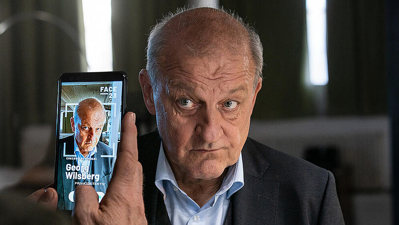 "Wilsberg: Ins Gesicht geschrieben": Selbst über Offliner Georg Wilsberg (Leonard Lansink) findet die App FACE 23 einige wenige Treffer im Netz "Wilsberg: Ins Gesicht geschrieben": Selbst über Offliner Georg Wilsberg (Leonard Lansink) findet die App FACE 23 einige wenige Treffer im Netz