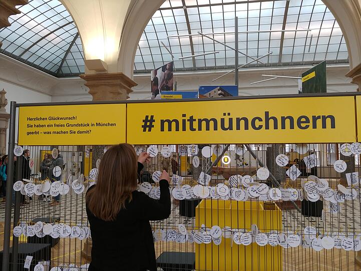In der Ausstellung dürfen Besucher eigene Ideen aufschreiben und aufhängen.