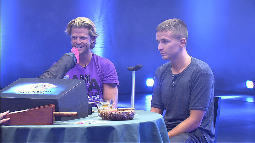 Beim Rate-Match hagelt es Ohrfeigen für Paul und Aaron