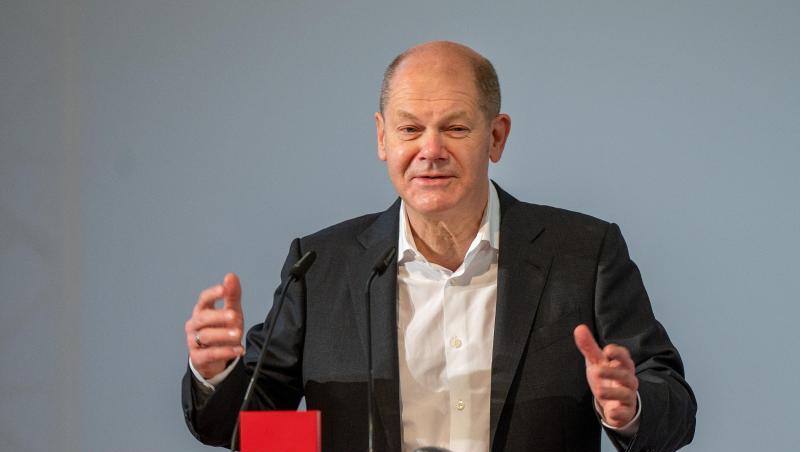 SPD-Kanzlerkandidat Olaf Scholz spricht beim Landesparteitag der SPD in Brandenburg.
