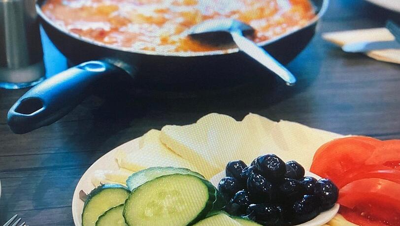 Menemen: Türkisches Rührei, mit angebratener Paprika, Zwiebeln, etwas Knoblauch und Tomaten. Menemen: Türkisches Rührei, mit angebratener Paprika, Zwiebeln, etwas Knoblauch und Tomaten.
