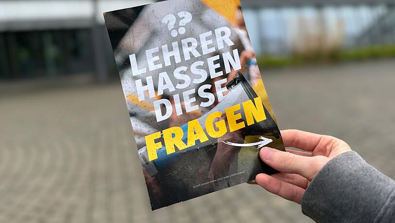 An zahlreichen Schulen in München tauchten diese rassistischen Flugblätter von Rechtsextremen auf. An zahlreichen Schulen in München tauchten diese rassistischen Flugblätter von Rechtsextremen auf.