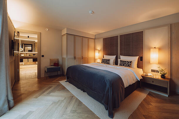 Ein Zimmer im kernsanierten Parkhotel, das erst im August 2021 wiedereröffnet hat. Ein Zimmer im kernsanierten Parkhotel, das erst im August 2021 wiedereröffnet hat.