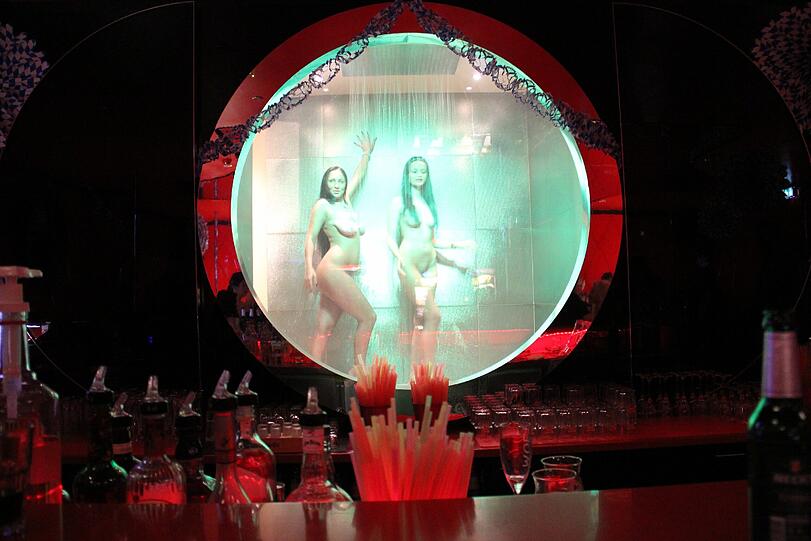 Prostituierte aus dem ganzen Bundesgebiet und dem Ausland reisen an, um während der Wiesn in München zu arbeiten. So auch im Leierkasten. Die Bilder.