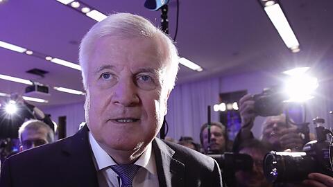 CSU-Parteivorsitzender Horst Seehofer: Nach schlechtem Wahl-Ergebnis in Bayern unter Druck.