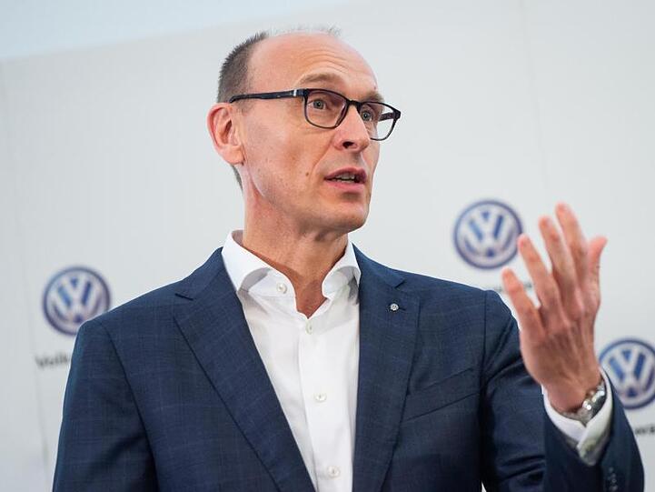 Laut VW-Markenchef Brandstätter muss Volkswagen trotz hoher Gewinne im vergangenen Jahr vorsichtig sein.