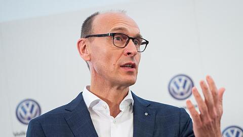 Laut VW-Markenchef Brandstätter muss Volkswagen trotz hoher Gewinne im vergangenen Jahr vorsichtig sein.