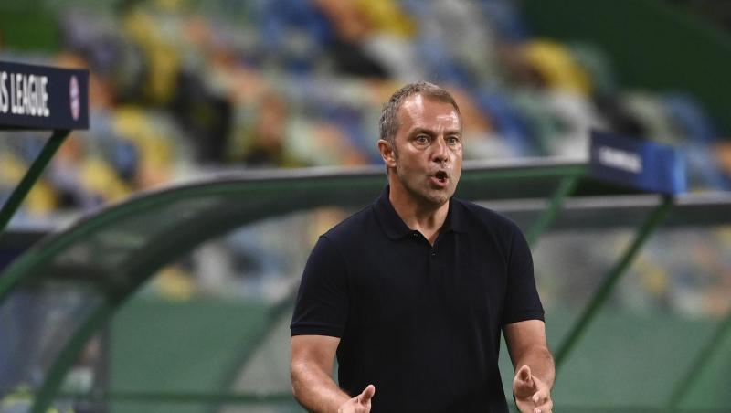 Bayerns Trainer Hans-Dieter Flick gibt seinen Spielern Anweisungen. Bayerns Trainer Hans-Dieter Flick gibt seinen Spielern Anweisungen.