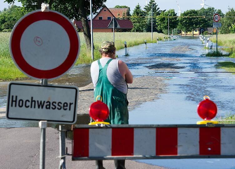Deichbruch bei Fischbeck in Sachsen-Anhalt - Aktuelle Bilder vom Hochwasser