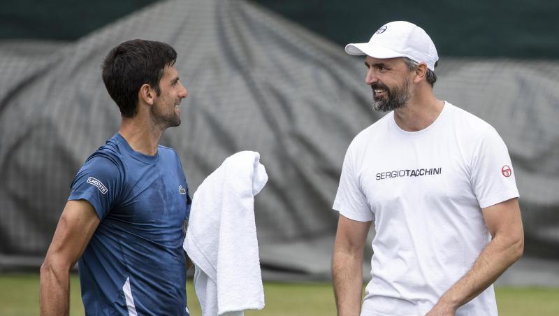 Bekommt wegen der umstrittenen Adria-Tour Rückendeckung von Goran Ivanisevic (r): Novak Djokovic. Bekommt wegen der umstrittenen Adria-Tour Rückendeckung von Goran Ivanisevic (r): Novak Djokovic.