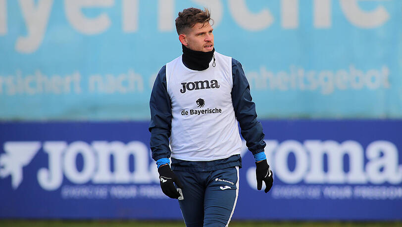 Derzeit nur noch Reservist, doch Herzenslöwe Florian Niederlechner denkt gar nicht daran, sich zu beschweren. Derzeit nur noch Reservist, doch Herzenslöwe Florian Niederlechner denkt gar nicht daran, sich zu beschweren.