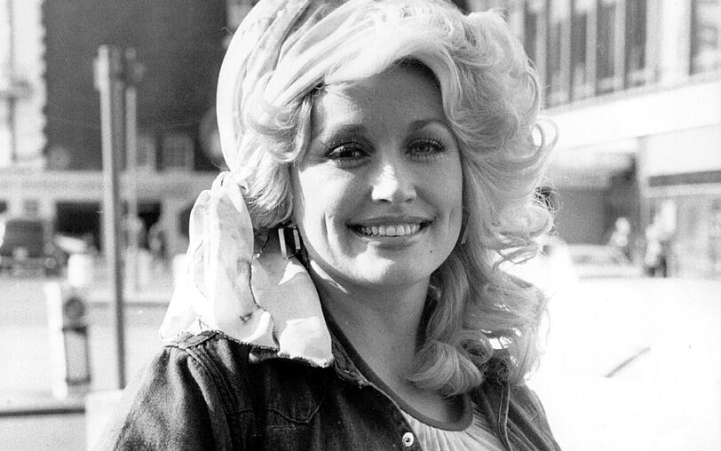 Dolly Parton im Jahr 1977: Mit Hits wie "Jolene" und "9 to 5" brachte sie den Country in die Pop-Charts. Dolly Parton im Jahr 1977: Mit Hits wie "Jolene" und "9 to 5" brachte sie den Country in die Pop-Charts.