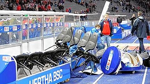 Eine Schneise der Verwüstung zogen die Randalierer im Berliner Olympiastadion.