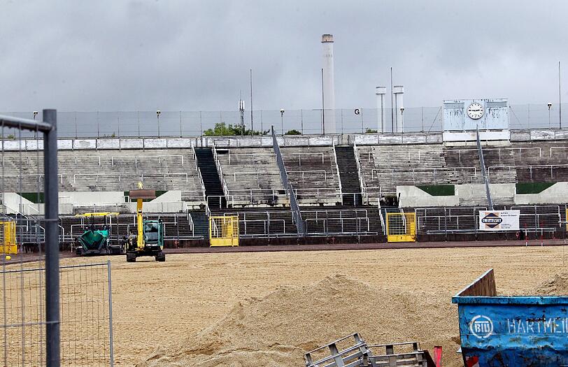 Beim offiziellen Rundgang am Donnerstag im Grünwalder Stadion wird präsentiert, wie weit die Sanierungsarbeiten sind. Wir haben die Baustelle vorab inspiziert - die Bilder vom Sechzgerstadion!