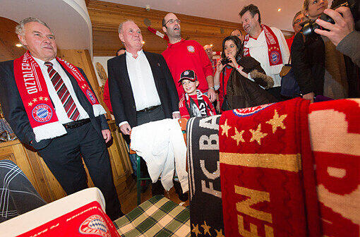 Uli Hoeneß besucht die "Oiztaler Mammuts Emmading".