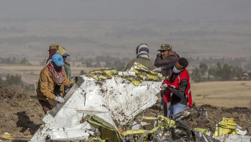 Die Boeing 737 Max der Ethiopian Airlines stürzte südlich von Addis Abeba ab. Dabei wurden 157 Menschen getötet. Die Boeing 737 Max der Ethiopian Airlines stürzte südlich von Addis Abeba ab. Dabei wurden 157 Menschen getötet.