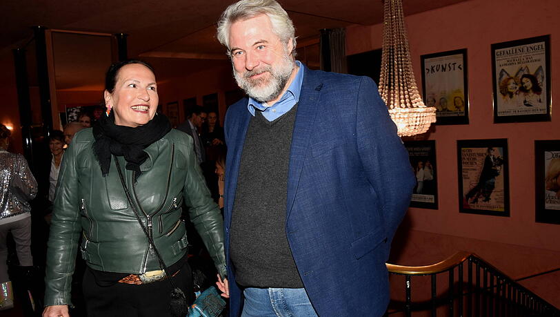 Ursula Maria Burkhart und Dieter Fischeraks Besucher in der Komoedie im Bayerischen Hof Ursula Maria Burkhart und Dieter Fischeraks Besucher in der Komoedie im Bayerischen Hof