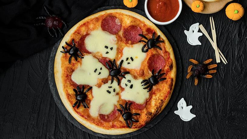 Diese Pizza ist ein Hit an Halloween. Diese Pizza ist ein Hit an Halloween.